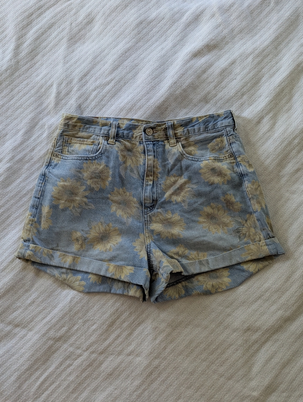 American Eagle Outfitters Denim Sunflower Shorts Size 8